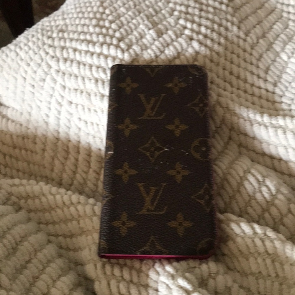 iPhone holder and holds credit cards